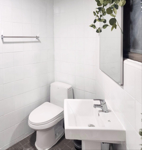 Bathroom 2, [최대 5인] 목동ㅣ홍대ㅣ마포ㅣ고척스카이돔ㅣ타임스퀘어ㅣ여의도ㅣ양평역5분ㅣ퀸침대2개ㅣ주차가능, Yeongdeungpo