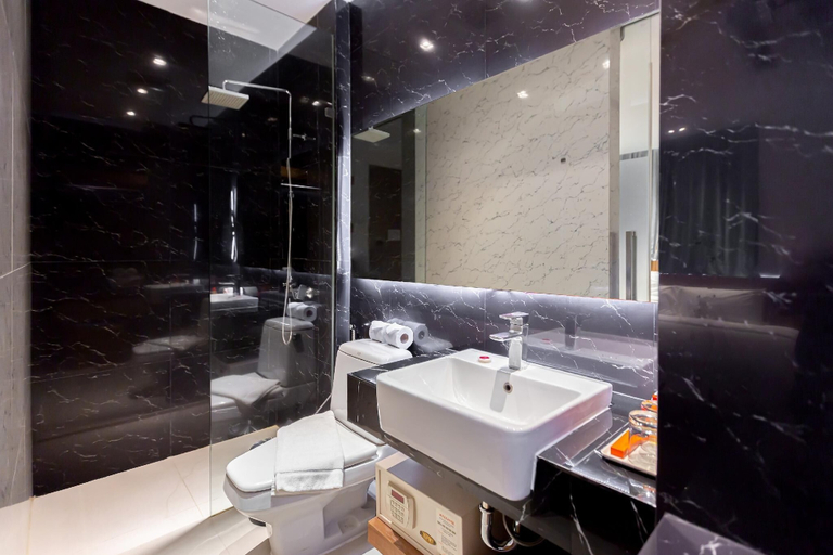 Bathroom 13