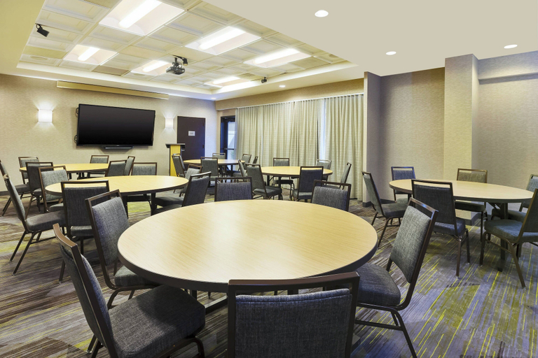 Food & Drinks 5, Courtyard by Marriott Secaucus Meadowlands, Secaucus
