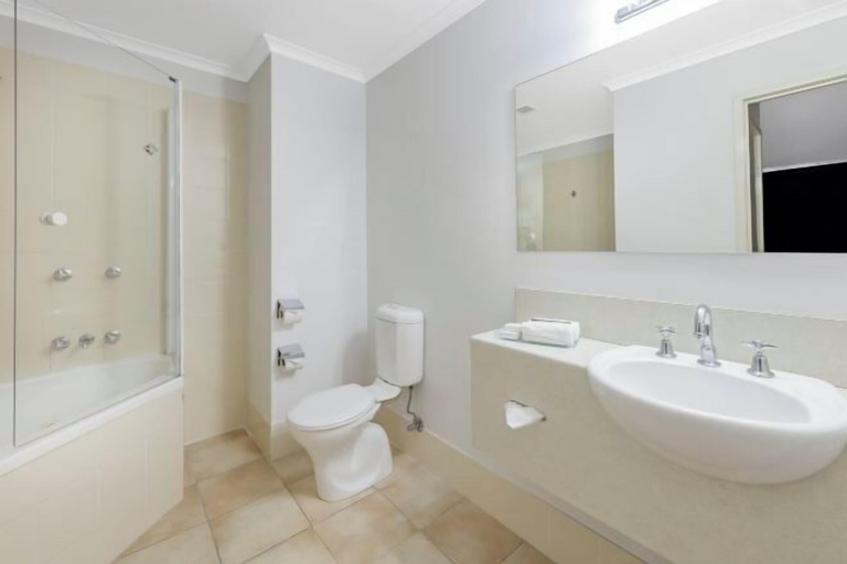 Bathroom 10