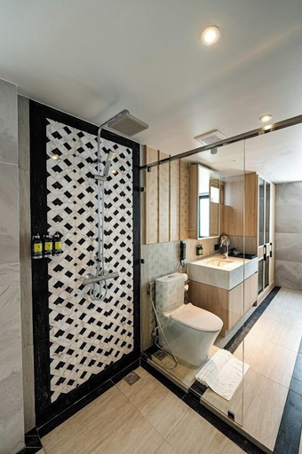 Bathroom 14