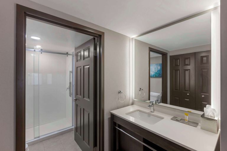 Bathroom 5, Executive Residency by Best Western Toronto-Mississauga, Peel