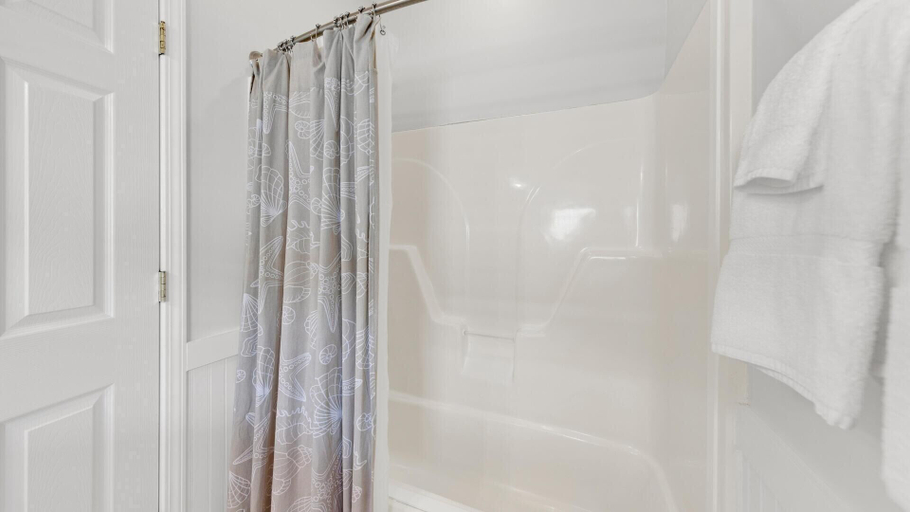 Bathroom 4, Pelican House, Walton