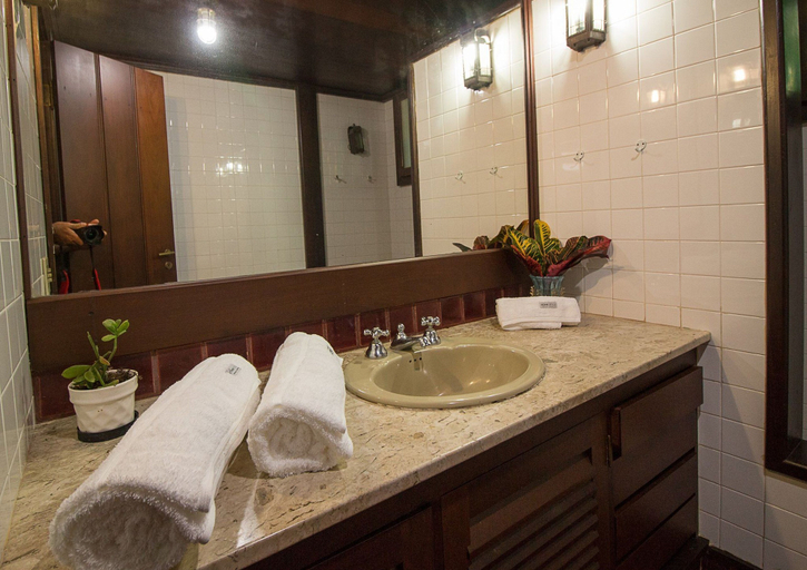 Bathroom 4, Casa com Cinco Quartos Pé na Areia, Armação dos Búzios