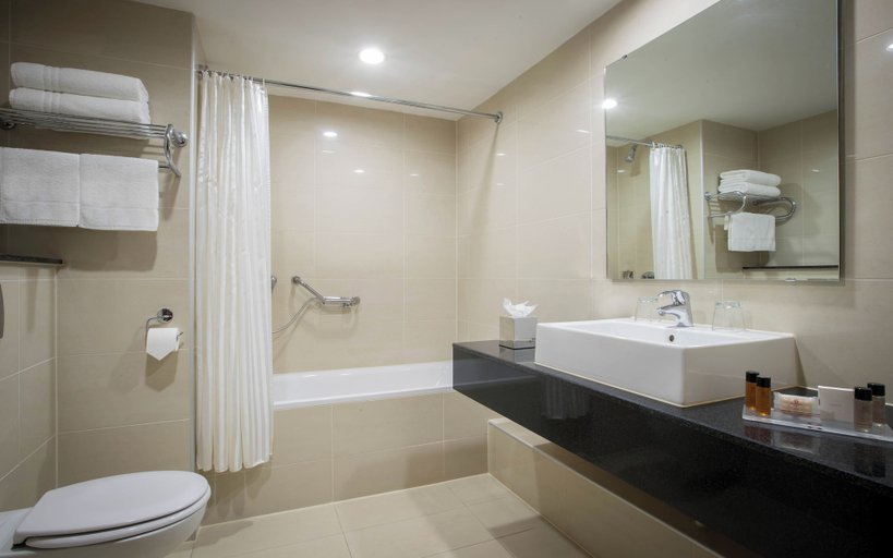 Bathroom 5, Clayton Hotel Limerick