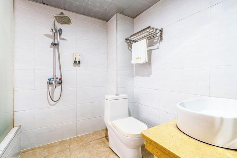 Bathroom 3, Lingshan Yincheng Business Hotel, Qinzhou