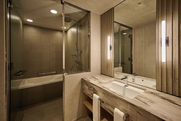 Bathroom 5, The Royal Park Hotel Iconic Tokyo Shiodome, Minato