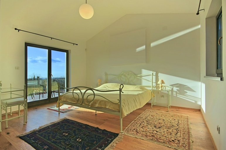 Bedroom 2, Gorgeous Villa With Private Swimming Pool and Covered Terrace, Marčana