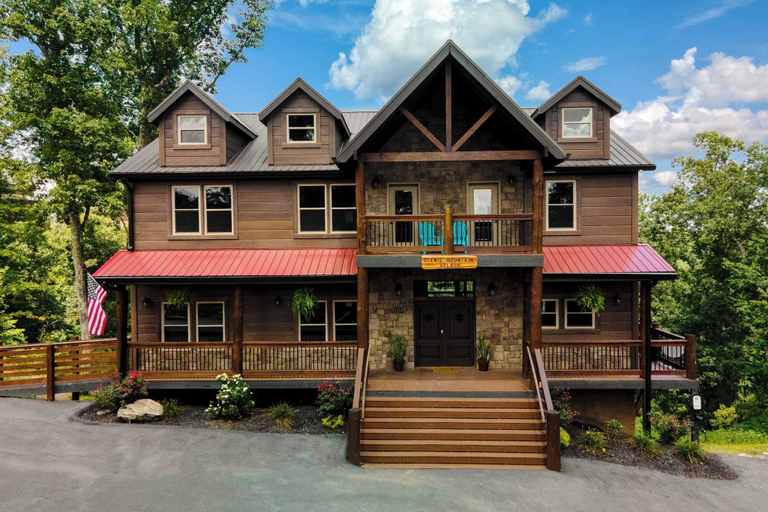 Exterior & Views 3, Wanderer by Avantstay Sleeps 34, A+ Custom Smokies Cabin, Sevier