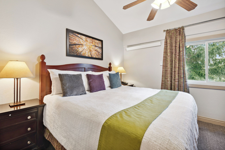 Bedroom 3, Falcon Point, Eagle