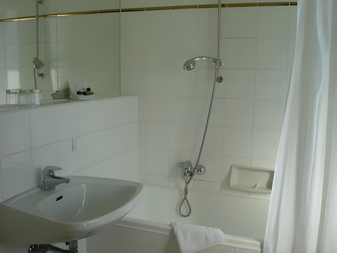 Bathroom 10