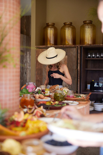 Food & Drinks 4, Sun Ranch, Byron