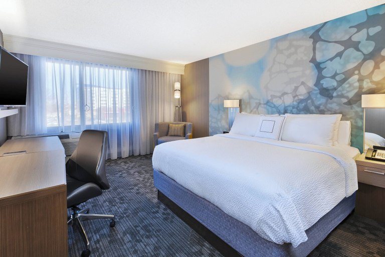 Bedroom 3, Courtyard by Marriott Secaucus Meadowlands, Secaucus