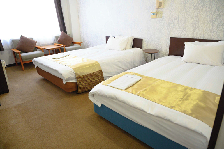 Bedroom 3, Wakayama Green Hotel, Wakayama
