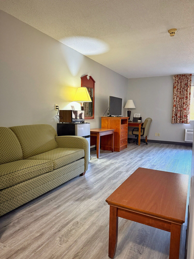 Bedroom 3, Laketree Inn And Suites Marion, Williamson