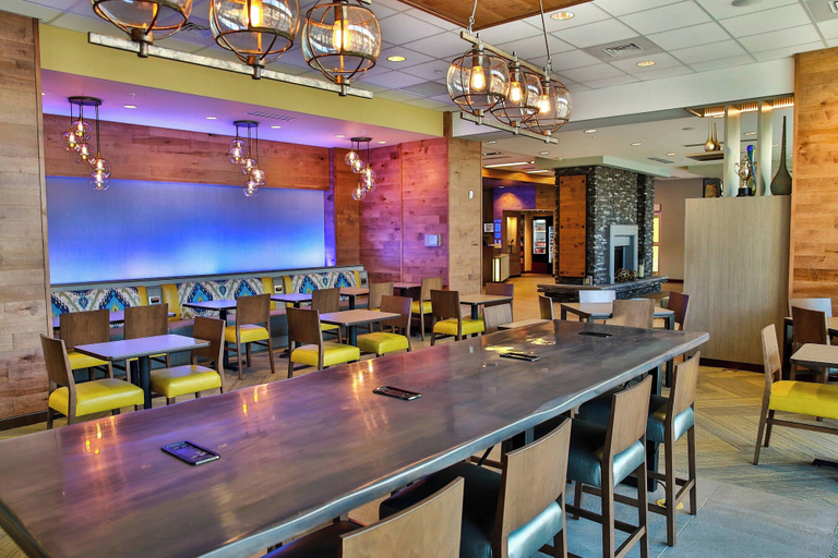 Food & Drinks 5, Fairfield Inn & Suites by Marriott Savannah Midtown, Chatham