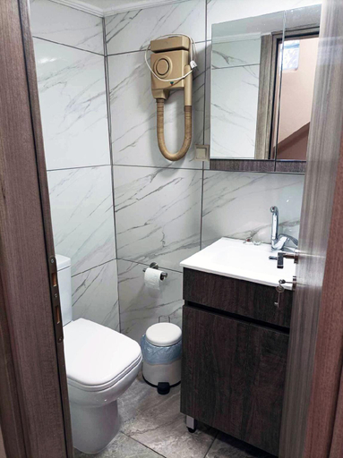 Bathroom 1, ApartmentSamolis, Crete