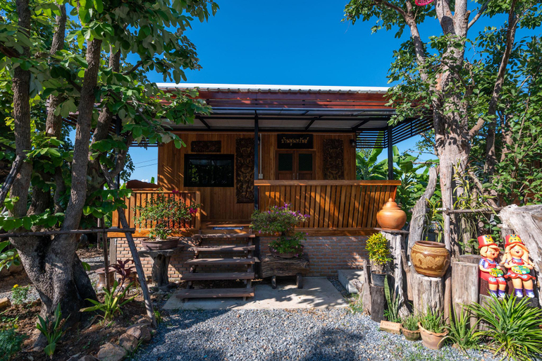 Exterior 6