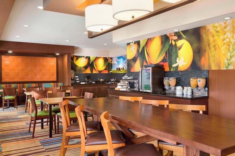 Food & Drinks 3, Fairfield Inn & Suites Mankato, Blue Earth