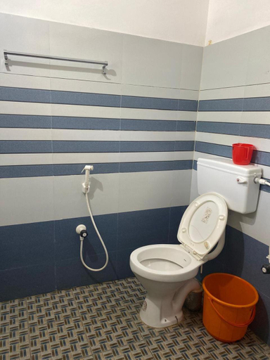 Bathroom 2, Koottungal Guesthouse, Wayanad