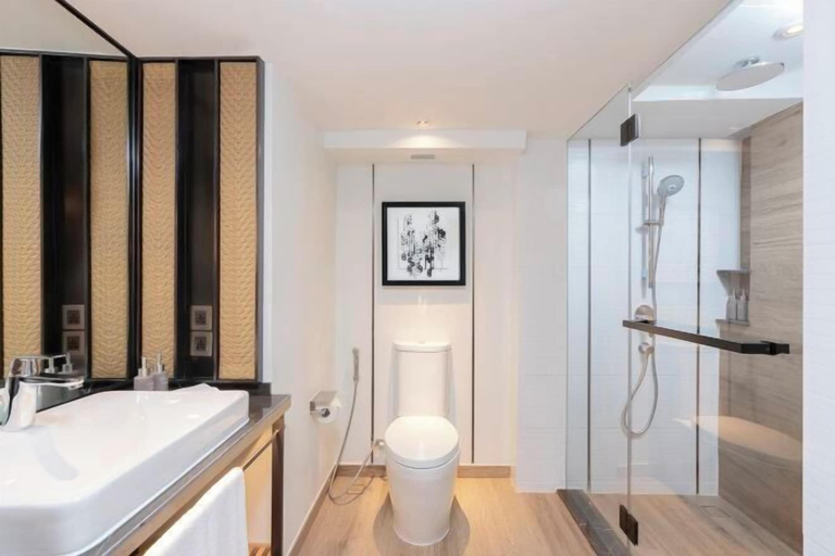 Bathroom 10