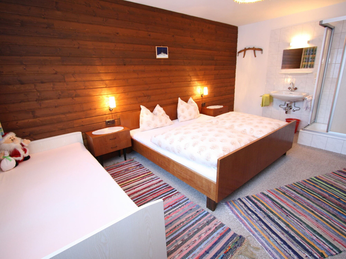 Bedroom 2, Spacious Apartment near Ski Area in Salzburg, Zell am See