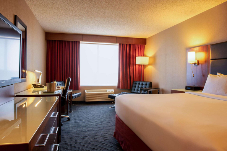 Bedroom 3, Radisson Hotel & Suites Fort McMurray, Division No. 16