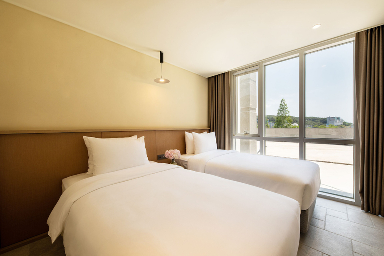 Bedroom 4, The Week& Resort, Jung