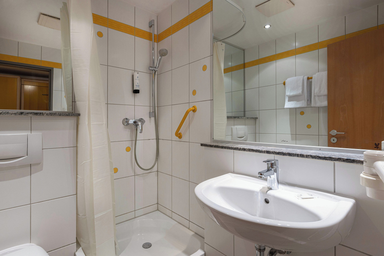 Bathroom 4, IFA Fehmarn Hotel & Ferien-Centrum, Ostholstein