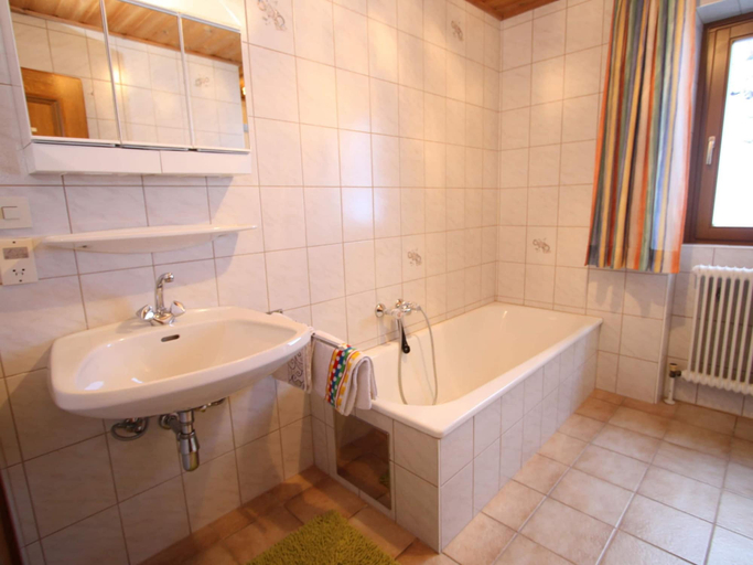 Bathroom 4, Spacious Apartment near Ski Area in Salzburg, Zell am See
