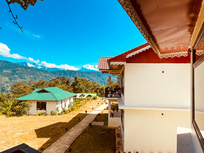 Exterior & Views