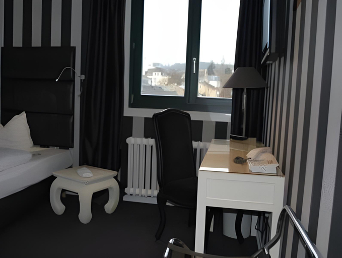 Bedroom 16