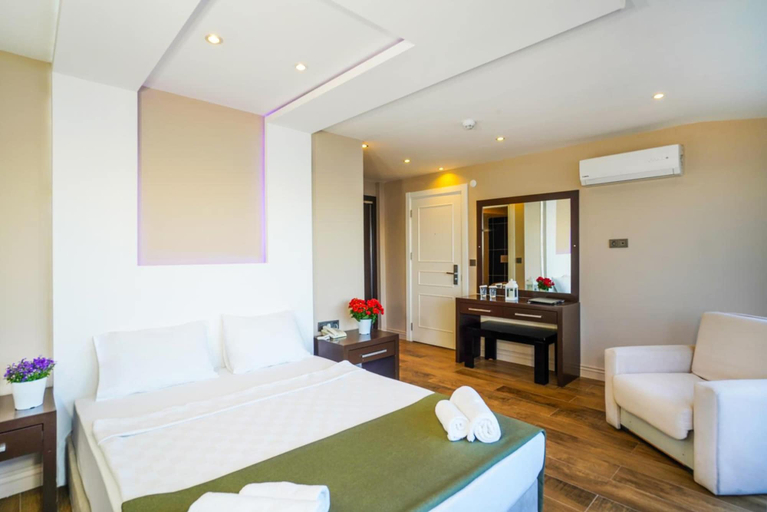 Bedroom 2, Aurasia SeaSide Hotel, Marmaris