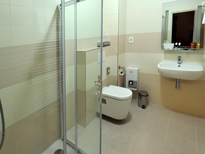 Bathroom 4, Hotel Nelly Kellys, Trutnov