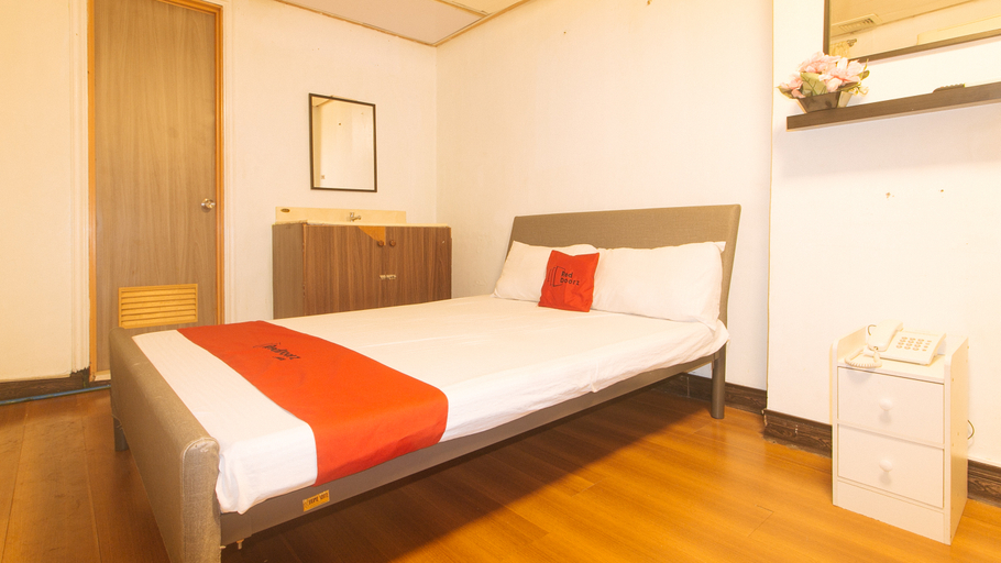 Bedroom 2, RedDoorz @ Emperor Manila Boutique Hotel, Manila City