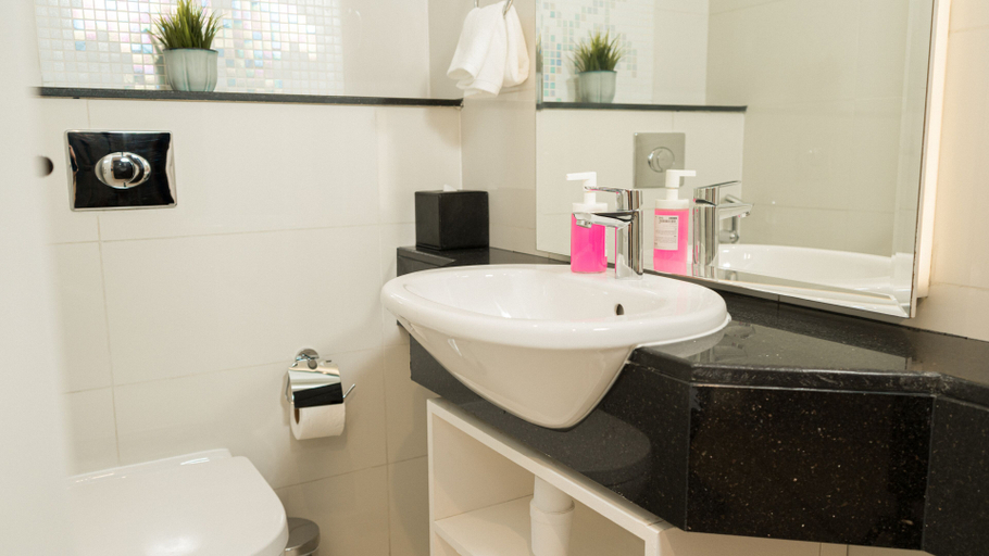 Bathroom 5, OSKENA Vacation Homes - Damac Maison Canal View, Dubai