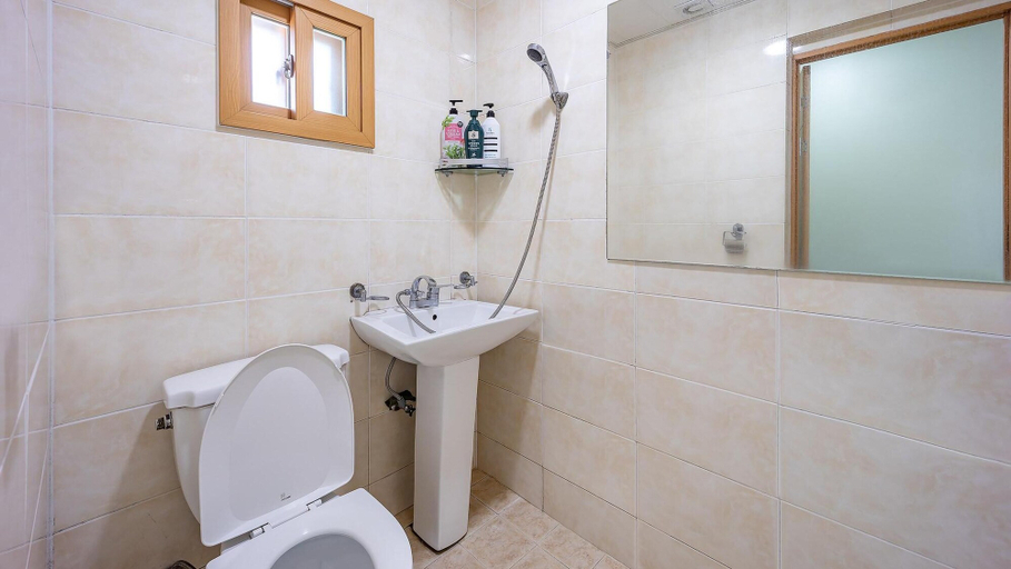 Bathroom 5, Gangneung Haeramchaepension, Gangneung
