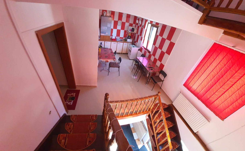 Others 4, Casa Marian, Busteni