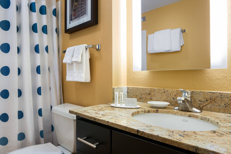 Bathroom 5, TownePlace Suites Los Angeles LAX/Manhattan Beach, Los Angeles