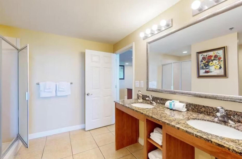 Bathroom 3, Splash 507e, Bay