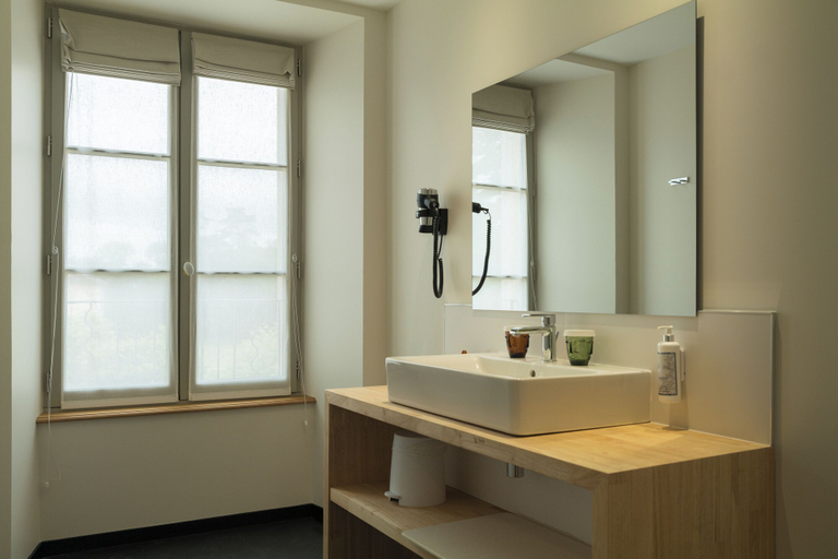 Bathroom 3, Domaine de l'Ecorcerie, Vienne