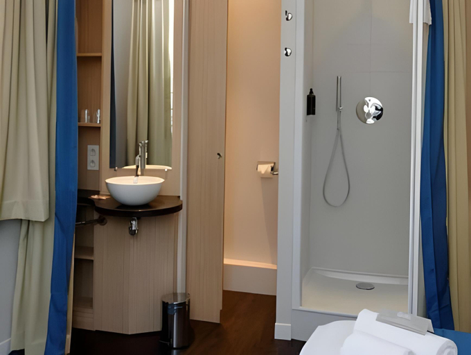 Bathroom 3, Marnie House, Pas-de-Calais