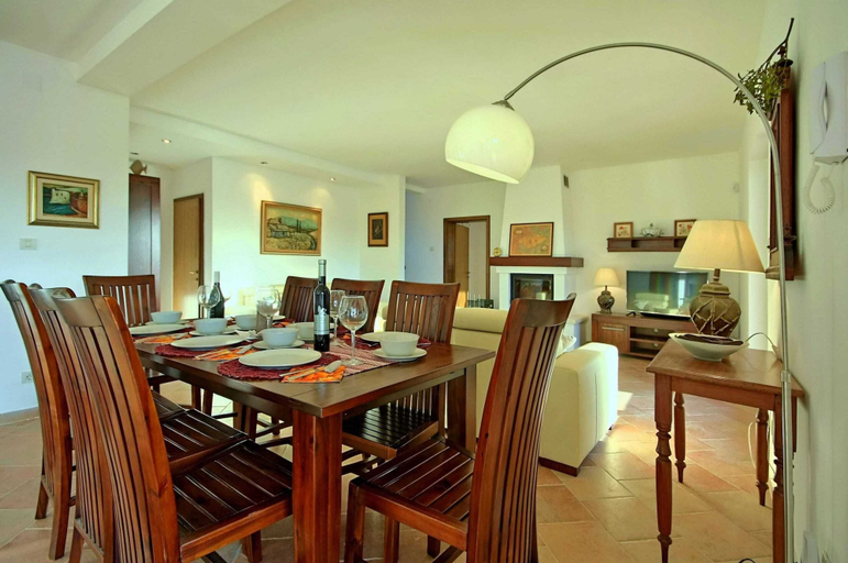 Others 5, Gorgeous Villa With Private Swimming Pool and Covered Terrace, Marčana