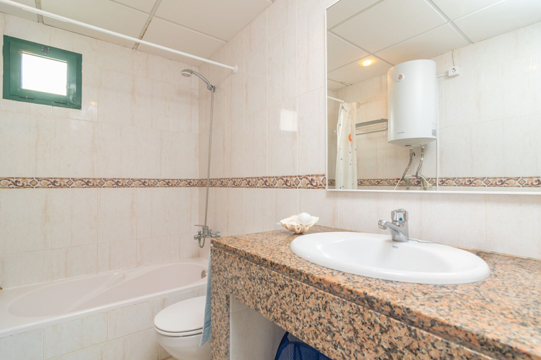 Room 2, Biniforcat 11 in Los Delfines, Baleares