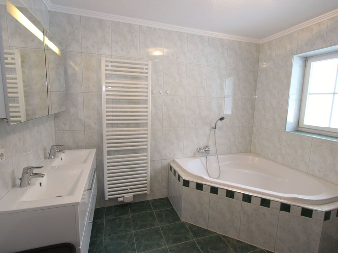 Bathroom 4, Mansion in Goldegg near Ski Lift, Sankt Johann im Pongau