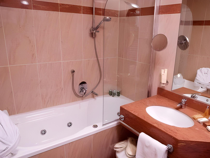 Bathroom 13