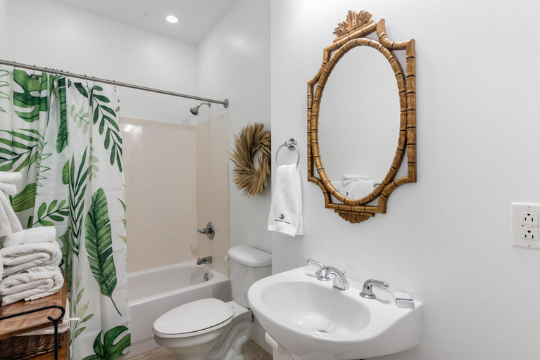Bathroom 5, La Playa 801, Escambia