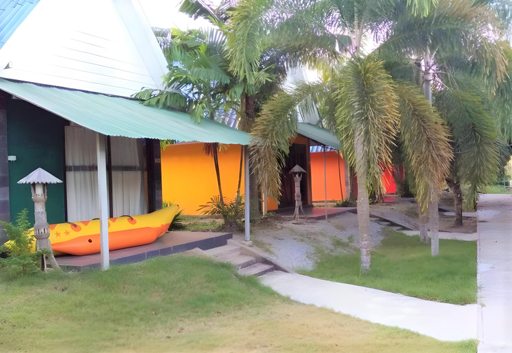 Exterior 8