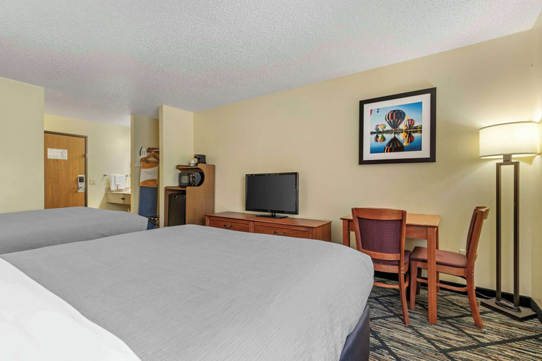 Bedroom 3, Quality Inn Indianola, Warren