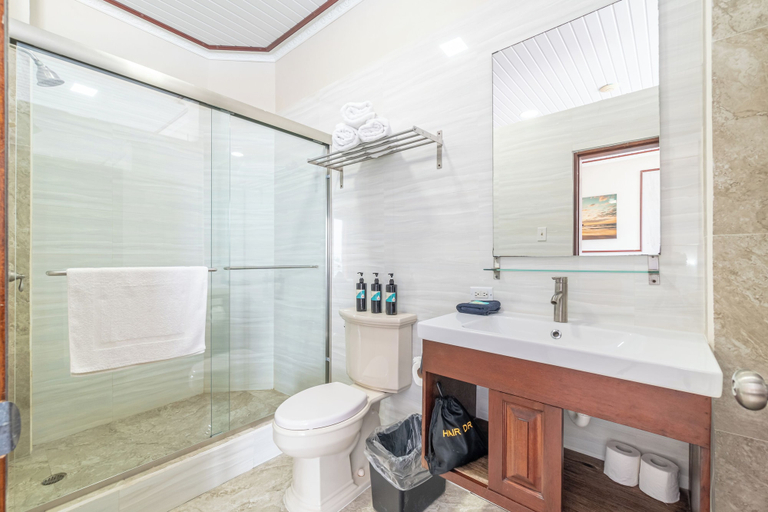 Bathroom 4, Island Magic Beach Resort